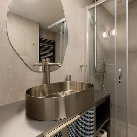Homewell Deluxe Lofts *