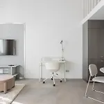 Homewell Deluxe Lofts * بوزنان