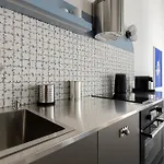 Homewell Deluxe Lofts بوزنان