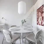 Homewell Deluxe Lofts * بوزنان