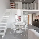 Homewell Deluxe Lofts * بوزنان