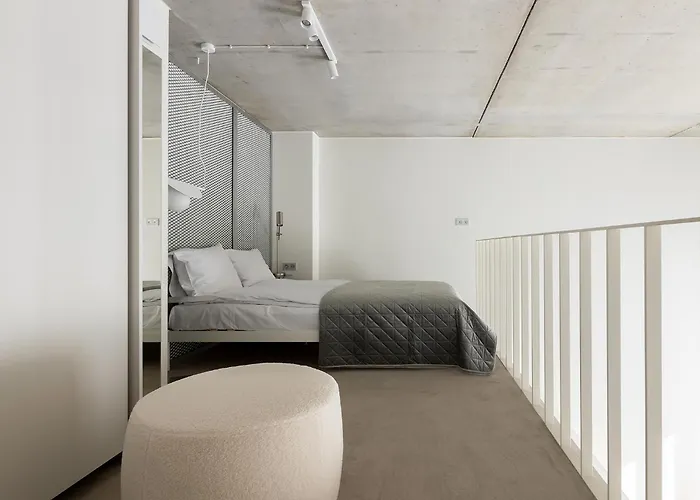 Homewell Deluxe Lofts Апартаменты